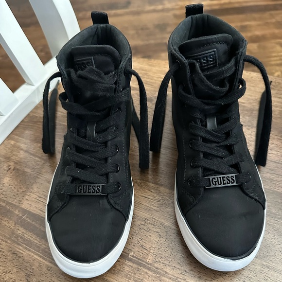 Guess High-tops - size 5.5 - Picture 2 of 5